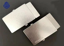 Titanová přezka na opasek